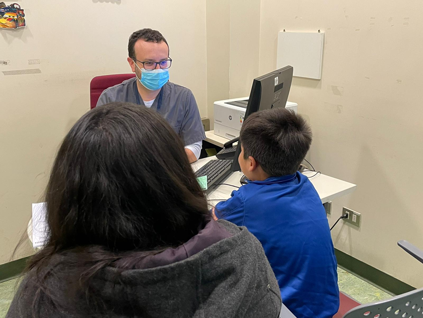HOSPITAL PUERTO MONTT DA RECOMENDACIONES PARA DERRIBAR LOS PREJUICIOS DE LOS TICS NERVIOSOS Y EL SÍNDROME DE TOURETTE.